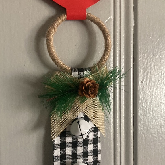NWT White & Black Buffalo Check Holiday Door Knob Hanger w/ Bells & Pinecone - Picture 6 of 7